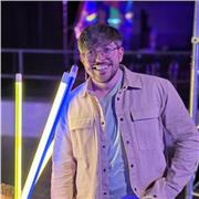 Ayudo a gente a ponerse al día de las inteligencias artificiales que les pueden ser útiles en su día a día, trabajo y estudios